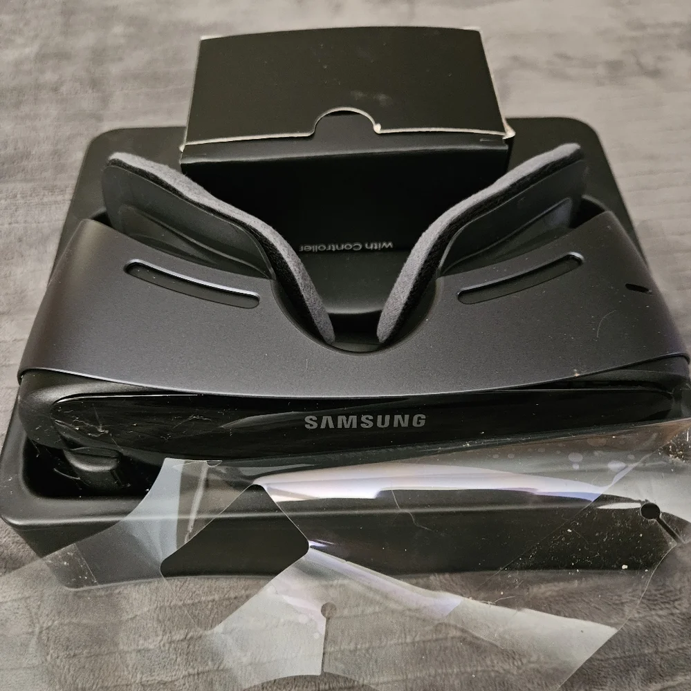SAMSUNG Gear VR with Controller OPEN BOX